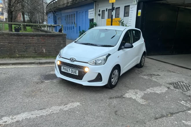 Hyundai i10 se 2017 in white colour standing on the ground