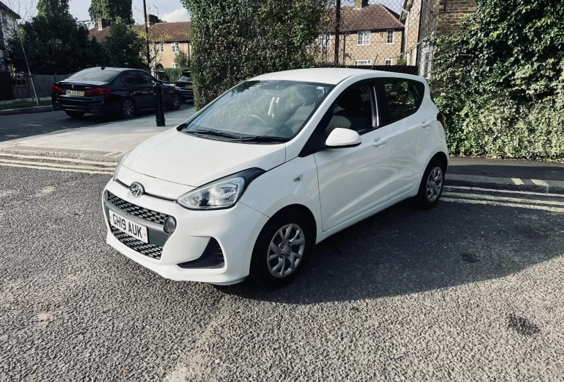 Hyundai i10 se 2019 in white colour standing on the ground